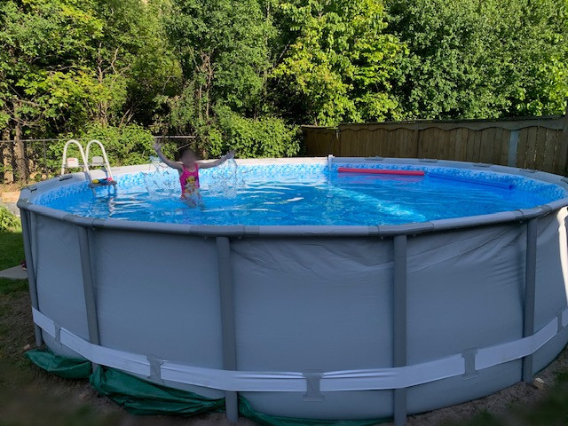 Coleman Swimming Pool, 18-ft x 48-in. Upgraded Sand filter/pump in Water Sports in Oshawa / Durham Region