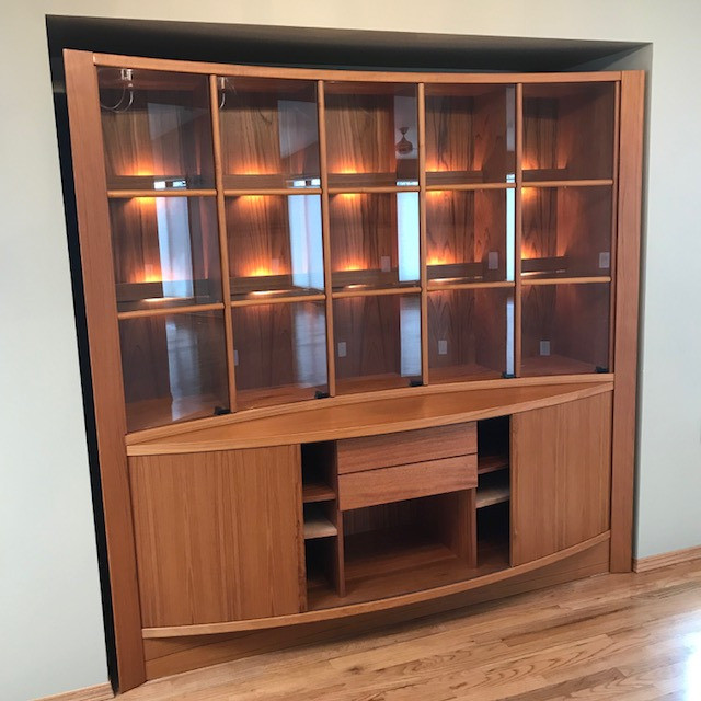 Curio / Display Cabinet in Hutches & Display Cabinets in Calgary - Image 2
