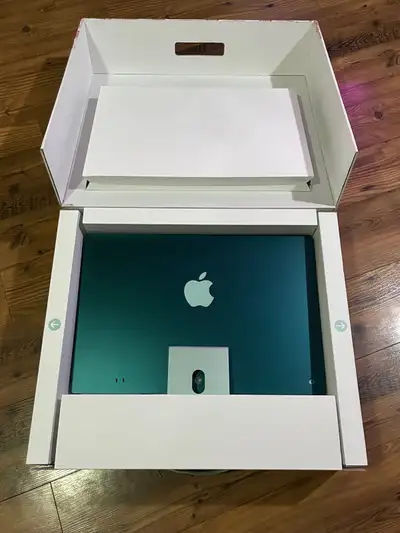 Like New Green Apple iMac 2021 w/ M1 Chip 8GB 256GB SSD in Original Box $1050 Firm or Trades ?