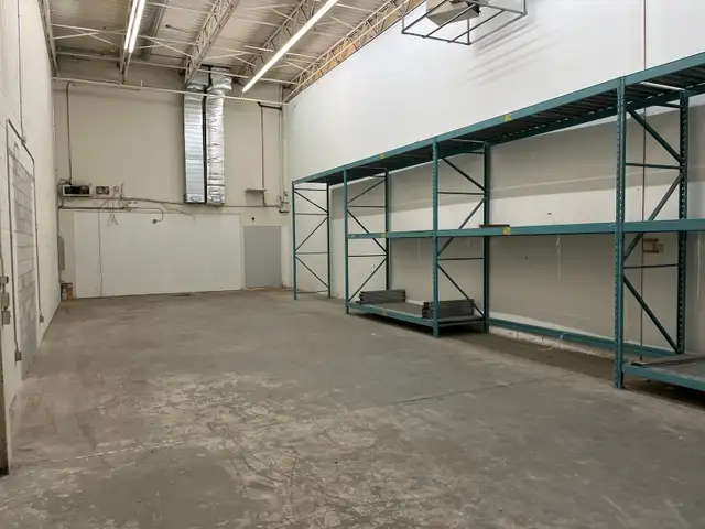 Central-East Industrial Space in Commercial & Office Space for Rent in Ottawa - Image 5