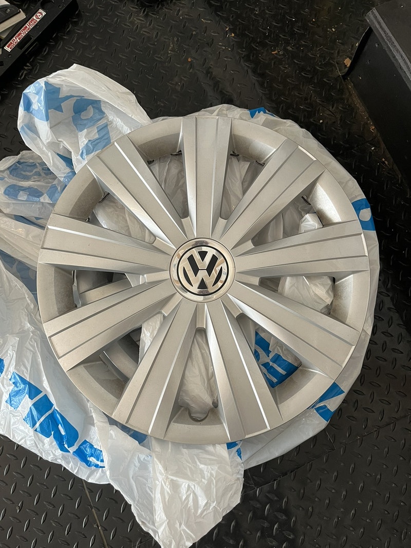 Michelin XIce Xi3 Tire 15” Steel Winter Tire Set w/VW Hubcaps Tires