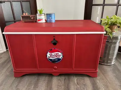 Grand coffre en bois au look vintage, View more