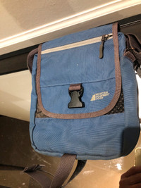 Mountain Equipment Co-Op Unisex Crossbody Messenger Bag (blue)