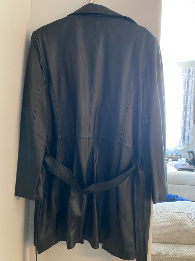 Danier Original 3/4 length women leather jacket in Women's - Tops & Outerwear in Oshawa / Durham Region - Image 4