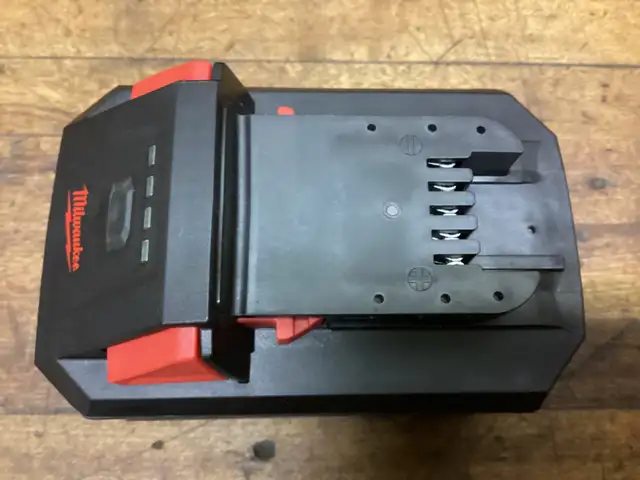 1 - MILWAUKEE M18 XC 6.0 AH FORGE BATTERY in Power Tools in Barrie - Image 5