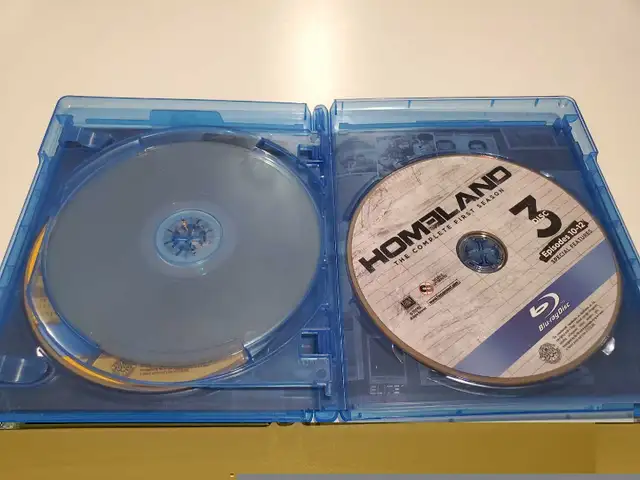 Homeland - The Complete First Season in CDs, DVDs & Blu-ray in West Island - Image 5