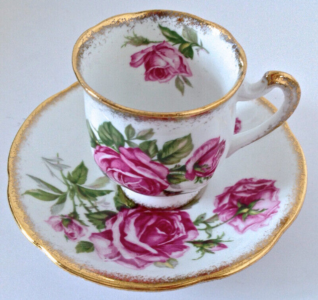 Antiquité. Ensemble tasse-soucoupe porcelaine Angleterre dans Art et objets de collection  à Lévis - Image 2