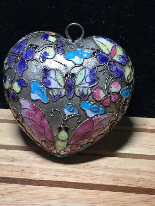 BEAUTIFUL Vintage Chinese ENAMEL Silver Cloisonne HEART 3” H in Arts & Collectibles in Vancouver