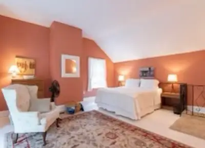 One bedroom fully furnished two story heritage apartment located in nice quiet neighborhood in Charl...