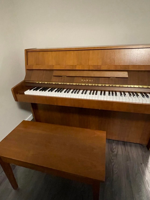 Piano in excellent condition Japanese made Kawaii, acoustic Pianos