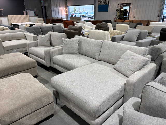 Oversized chair and reversible sofa chaise in Couches & Futons in Winnipeg - Image 3