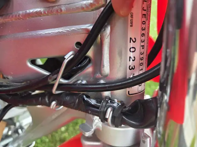 2023crf125f in Dirt Bikes & Motocross in Hamilton - Image 7