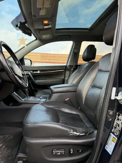 2012 Kia Sorento EX one owner in good condition and well maintained. - 3.5 V6 - all wheel drive - le...
