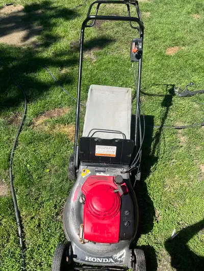Tondeuse commercial Honda autotractée-475$$, View more