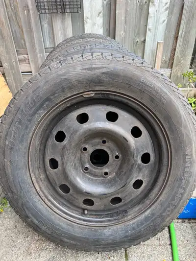 Set of four Dunlop Winter Maxx SJ8 winter tires (top brand). The tires is in excellent condition no...