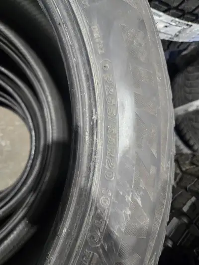 Pneu d’hiver blizzard 255/55/r20. 9/32 d’usure