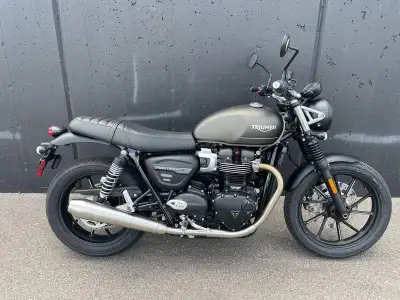 A mint Speed Twin 900 with approx 11500 kms. Bike is still being ridden so mileage is approx. Bike h...