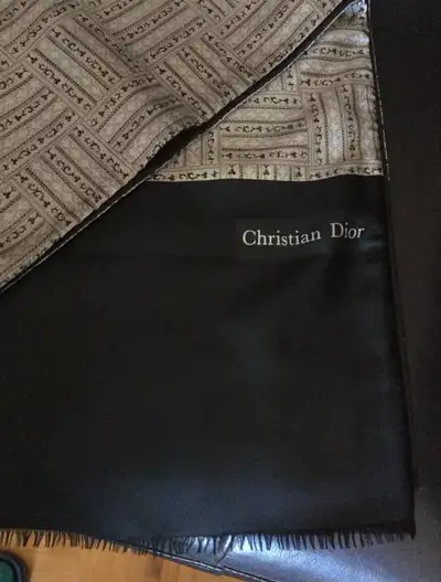 ÉCHARPE CHRISTIAN DIOR AUTEHTIQUE SCARF, View more