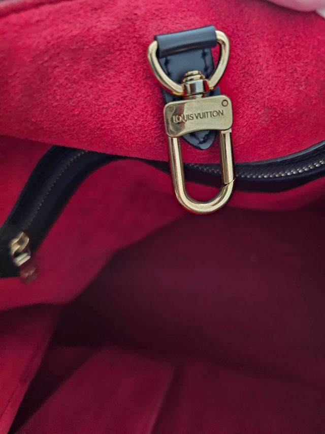 Louis Vuitton Vintage(Authentic)Handbag  in Women's - Bags & Wallets in Markham / York Region - Image 4