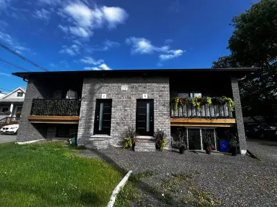 2 BEDS & 1.5 BATHS -3500 Falconbridge Highway, Garson
