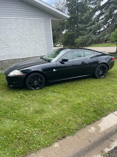 Jaguar XK, All aluminum body with 4.2 V8 300hp with 6spd transmission with sport mode and paddle shi...