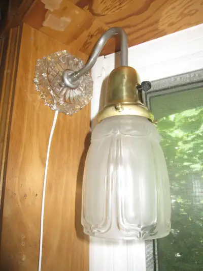 ANTIQUE VINTAGE PLUG IN HANG ANYWHERE,GLASS WALL SCONCE W/SHADE, View more