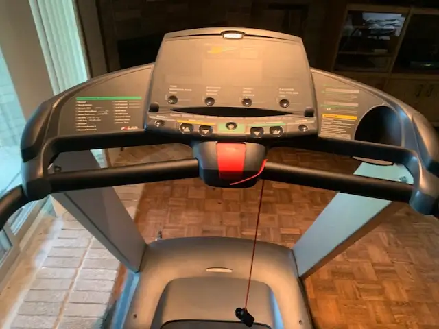 Treadmill Precor M 9.35 Professional in mint condition in Exercise Equipment in City of Montréal - Image 3