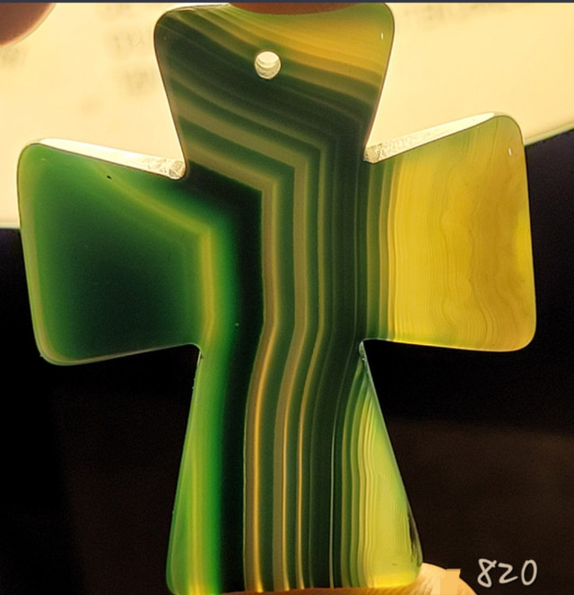 Agate lignée forme de croix pour pendentif. Striped agate cross. dans Loisirs et artisanat  à Laval/Rive Nord - Image 3