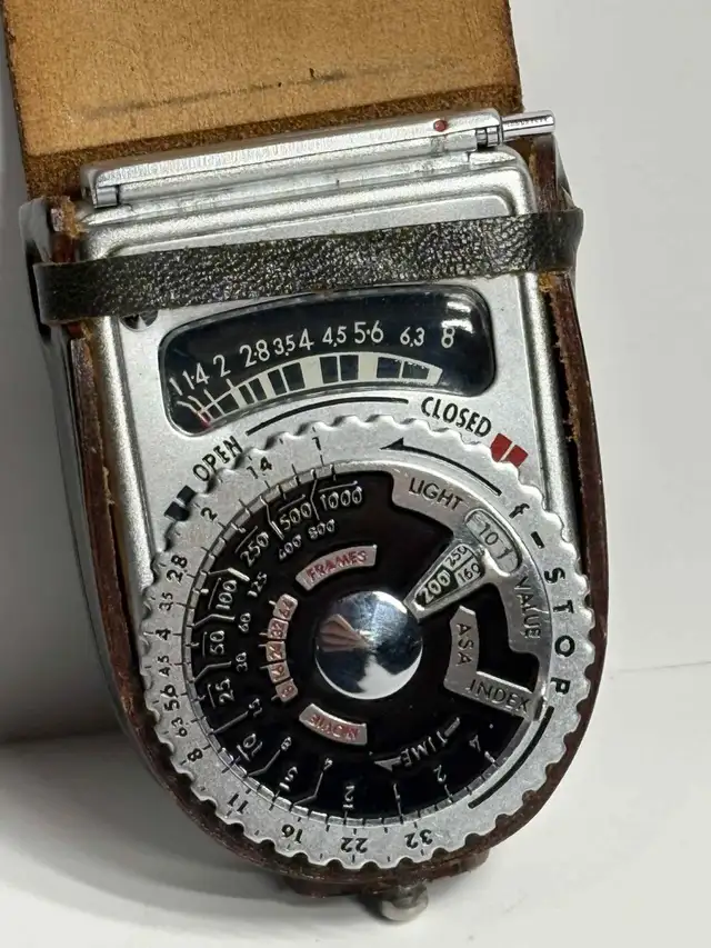 Vintage Sekonic L-6 Light Meter | No Batteries Needed in Cameras & Camcorders in Oakville / Halton Region - Image 2