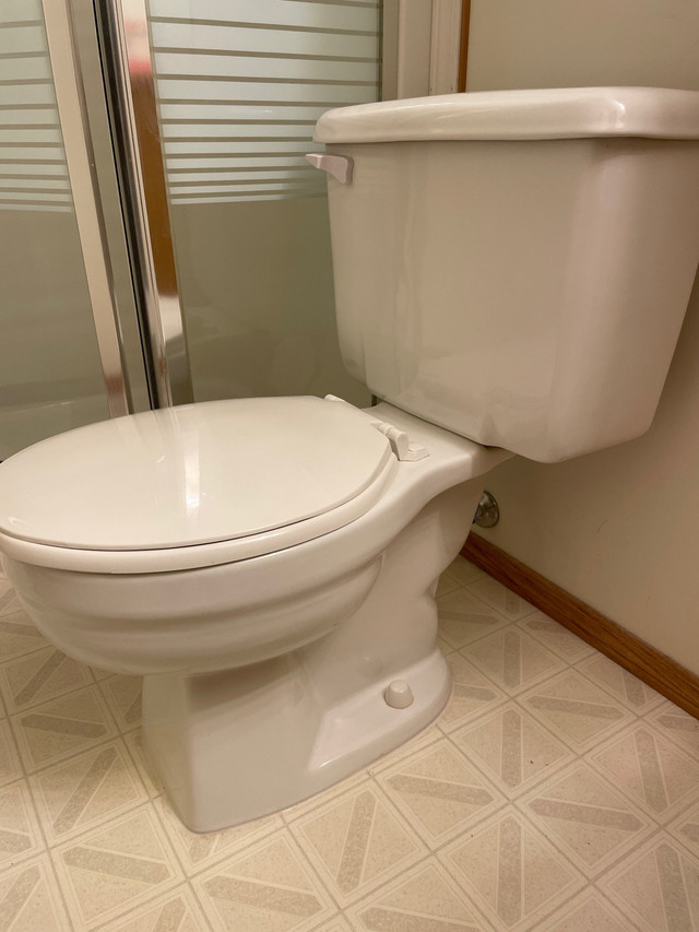 Toilets  in Plumbing, Sinks, Toilets & Showers in Regina - Image 2