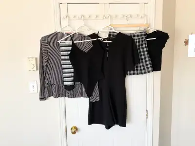 6 vêtements femme taille très petite/fille 14 ans,ensemble 20$., View more