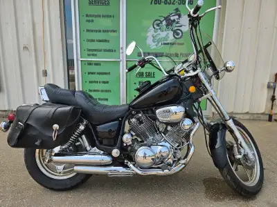 Get ready to cruise with this 1997 Yamaha Virago 1100 XV1100, a true classic! This beauty has a slee...