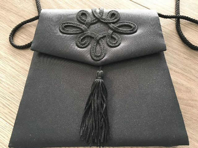Black purse in Women's - Bags & Wallets in Edmonton - Image 2