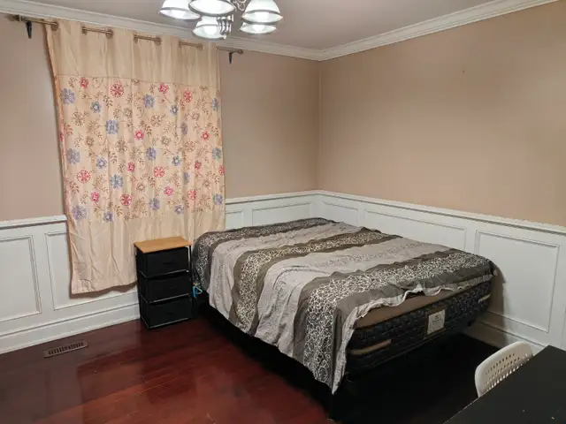Room for rent walking to Erin Mills Town Centre