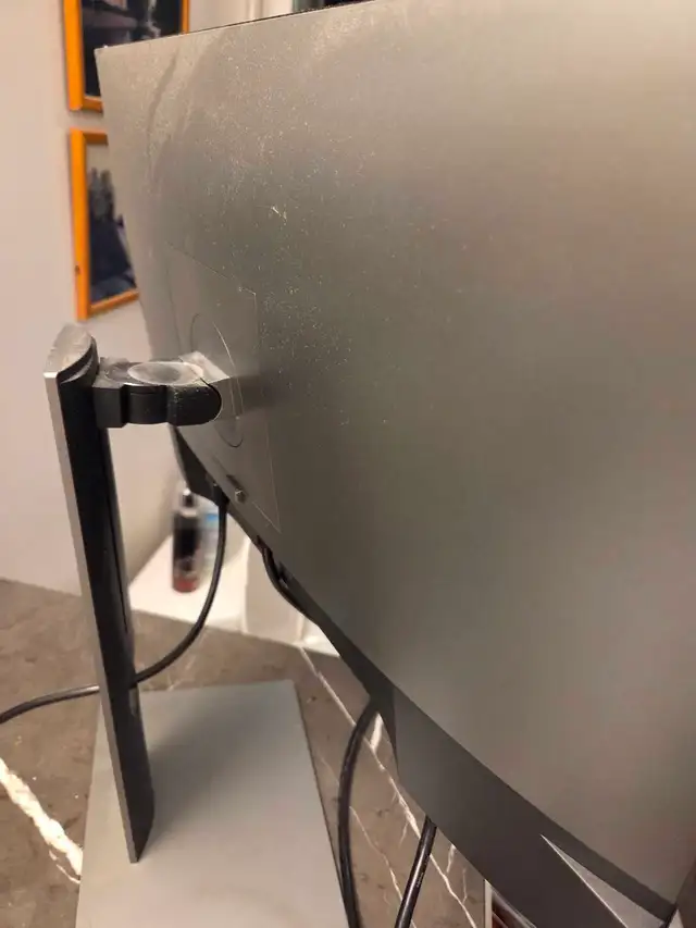 Dell UltraSharp 24" Monitor - Excellent Condition in Monitors in Markham / York Region - Image 4