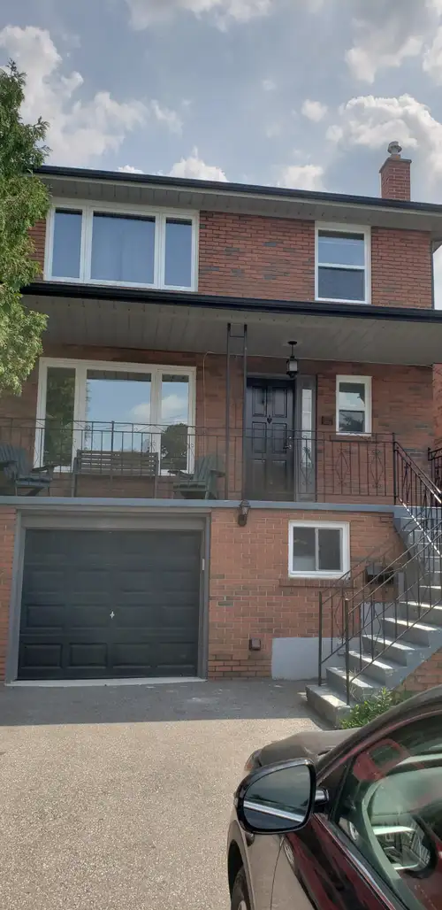 Welcome to this bright and well-maintained 1-Bedroom + Den main-level renovated apartment located in...