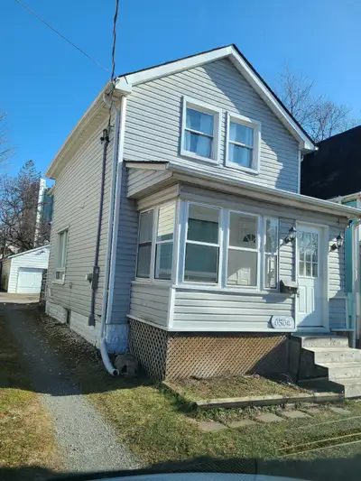 In Niagara falls great location very close to restaurant etc 4 bedroom 2 full washroom No pets No sm...