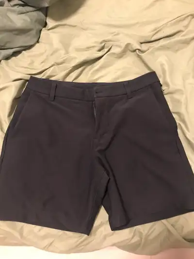 Mens Lululemon 7” shorts - Size 31 (32 Waist)