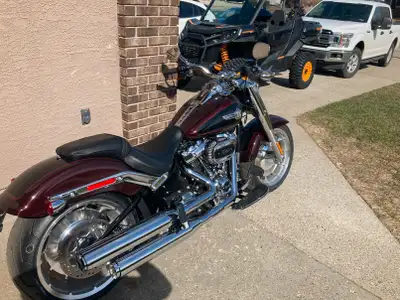 Mint condition 2022 Fat Boy with upgraded Mustang seat, Vance & Hines pipes, only 5000km's.