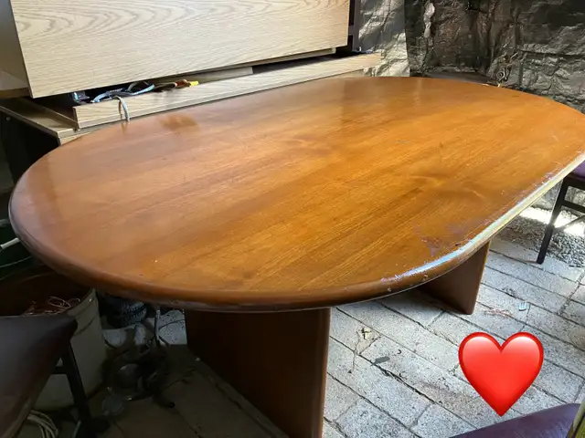Oval Wood Dining Table in Dining Tables & Sets in Markham / York Region - Image 4