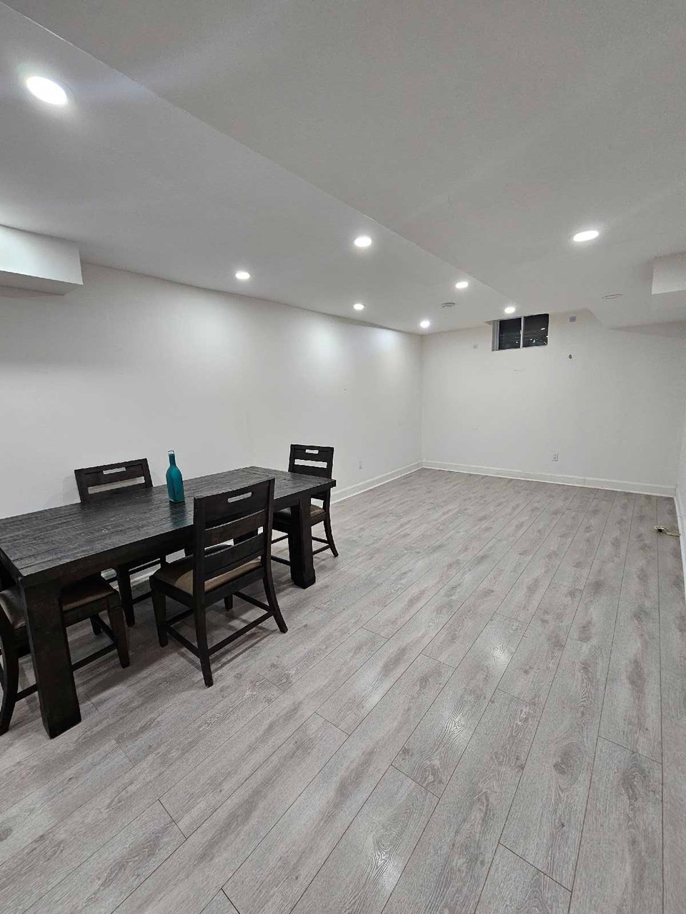 Clean basement apartment,Yonge and Worthington - Richmond Hill 4