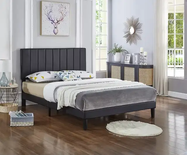 Cadre de lit King in Beds & Mattresses in City of Montréal - Image 2