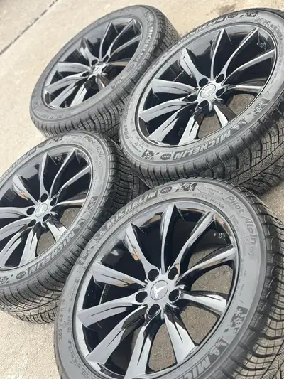 AlmostNEW 19"TESLA Model Y(5x114)+265/45/R19 Michelin snow+TPMS Set of four Almost New 19 inch DAI R...