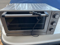 Convection toaster oven broiler