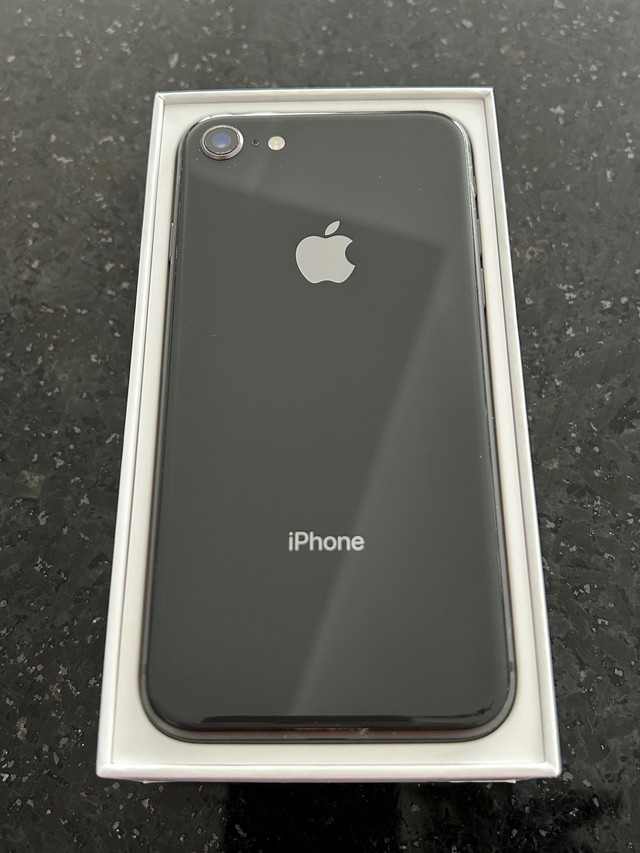 iPhone 8 64Go dans Téléphones cellulaires  à Laurentides - Image 3
