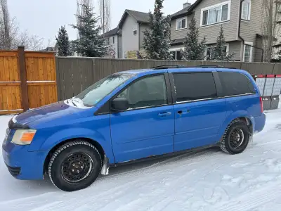 NO REPORTS, HELP SELLING, OR SCAMMERS IF AD IS UP ITS STILL AVAILABLE 2008 dodge caravan Se 270k ish...