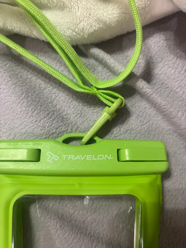 Waterproof cell phone pouch in Cell Phone Accessories in Guelph - Image 4