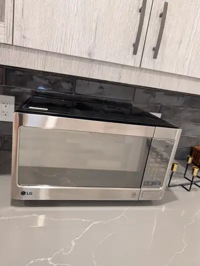 Selling my LG microwave since i am moving. Still works great! Dimensions for it are (LxWxH): 36.5cm...