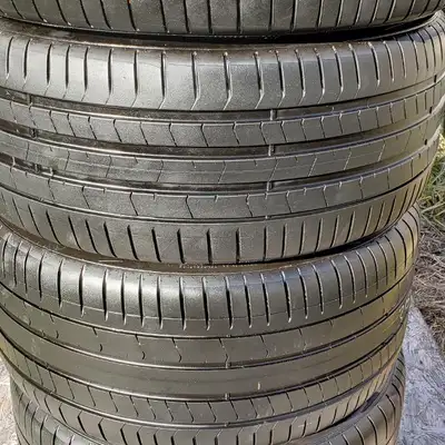 4 staggered 275/30/20 245/35/20 PIRELLI p zero Run Falt tires.. .rear size 275/30/20 with 80% tread...