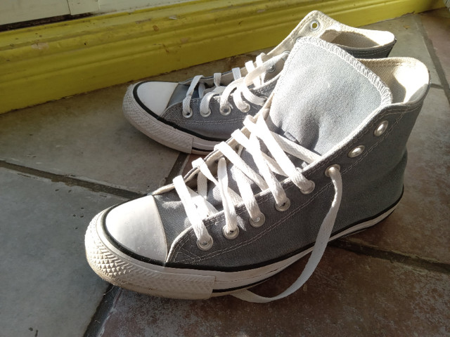 Converse grise Très très bon état,  pour seulement  50 dollars!! dans Chaussures pour hommes  à Longueuil/Rive Sud